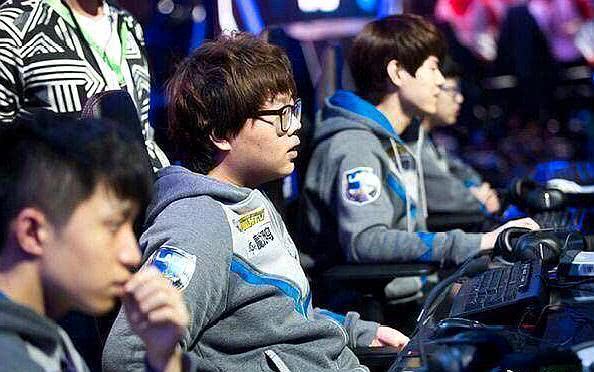 ENCE 和 ECLOT 晋级 YaLLa Compass Qatar 2025 半决赛